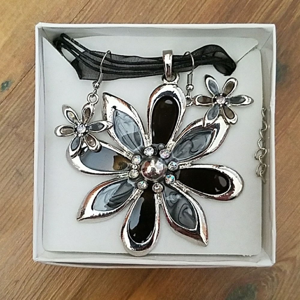 New Necklace and Earring set